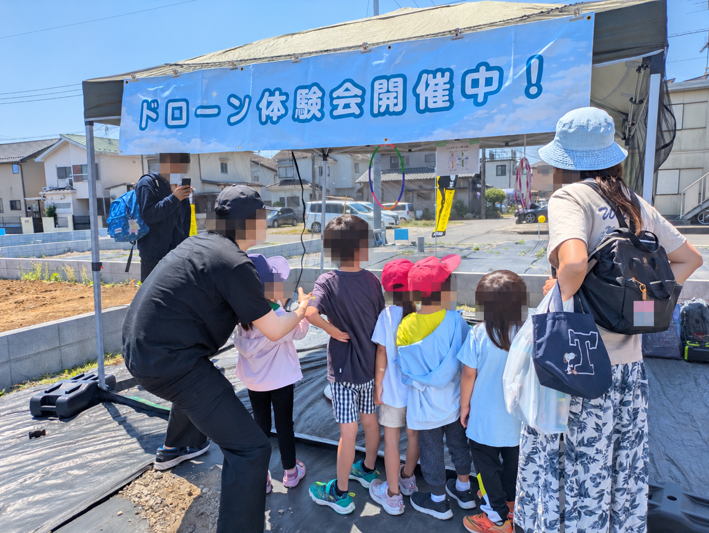 ドローン操縦体験の様子(個人情報加工済み)
